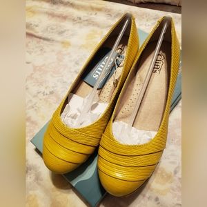 Cliffs by White Mountain Clara ballet flat